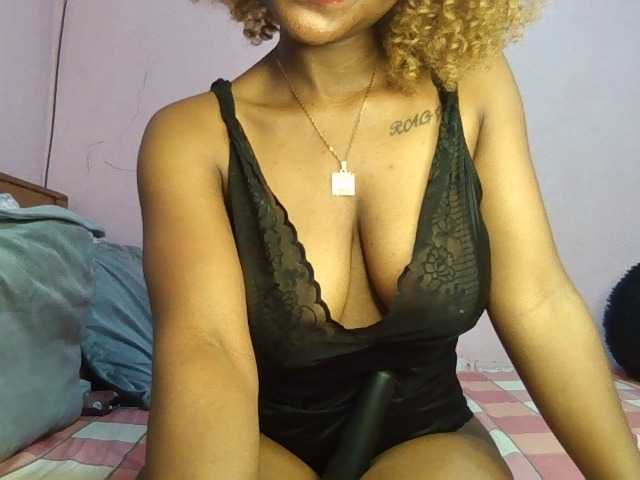 Sweetjoly live cam on BongaCams