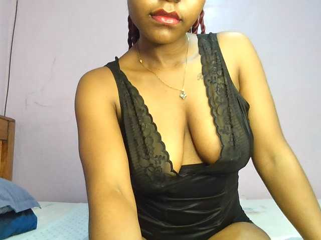 Sweetjoly live cam on BongaCams