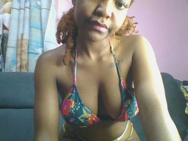 Sweetjoly live cam on BongaCams