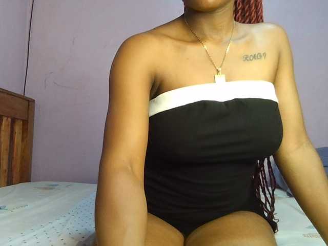 Sweetjoly live cam on BongaCams