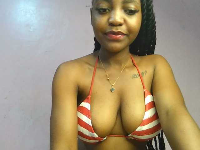 Sweetjoly live cam on BongaCams