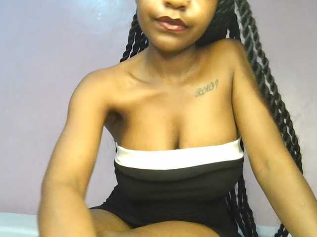 Sweetjoly live cam on BongaCams