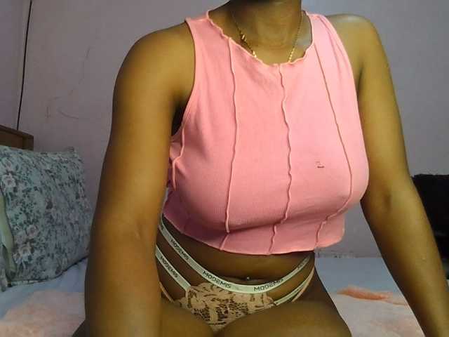 Sweetjoly live cam on BongaCams