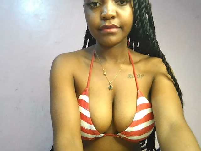 Sweetjoly live cam on BongaCams