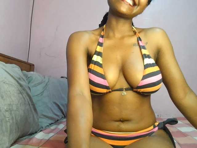 Sweetjoly live cam on BongaCams