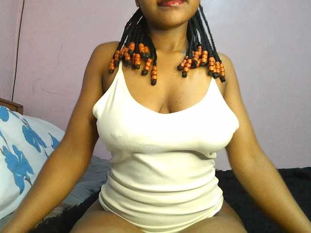 Sweetjoly live cam on BongaCams