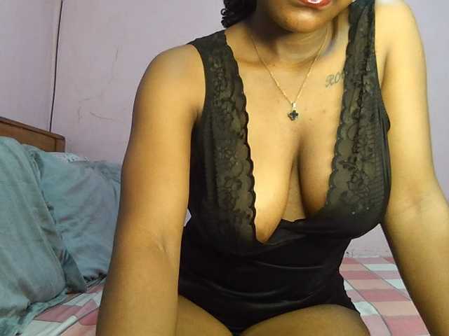 Sweetjoly live cam on BongaCams