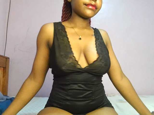 Sweetjoly live cam on BongaCams