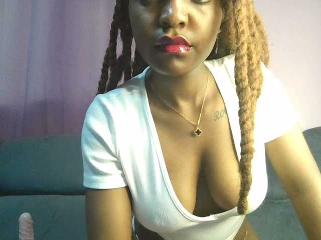 Sweetjoly live cam on BongaCams