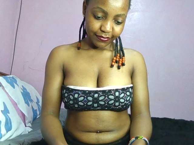 Sweetjoly live cam on BongaCams