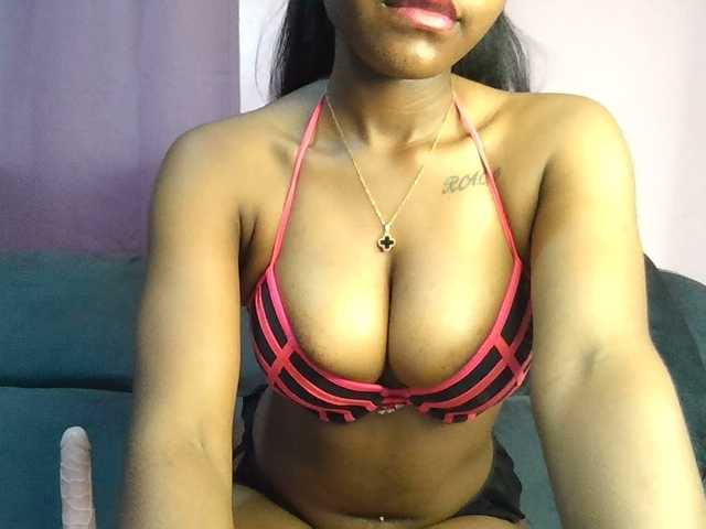 Sweetjoly live cam on BongaCams