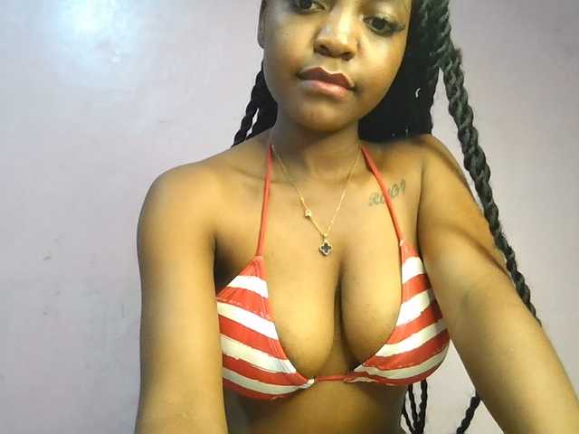 Sweetjoly live cam on BongaCams