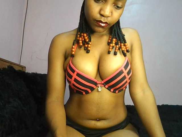 Sweetjoly live cam on BongaCams