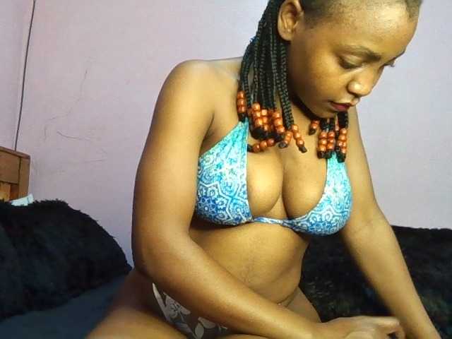 Sweetjoly live cam on BongaCams