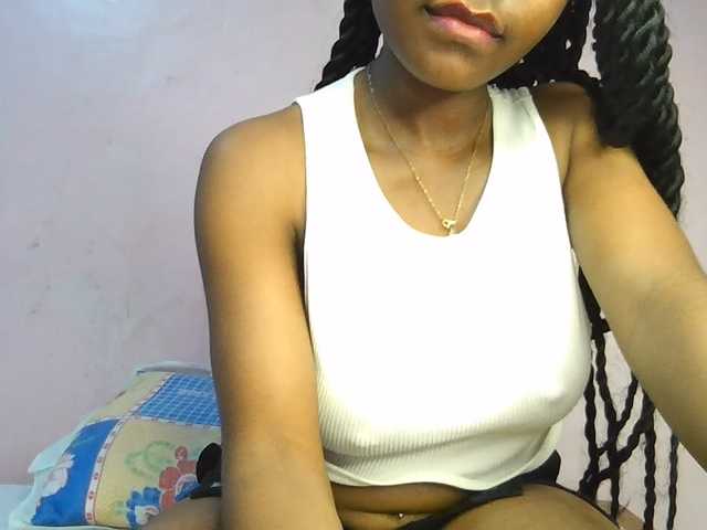 Sweetjoly live cam on BongaCams