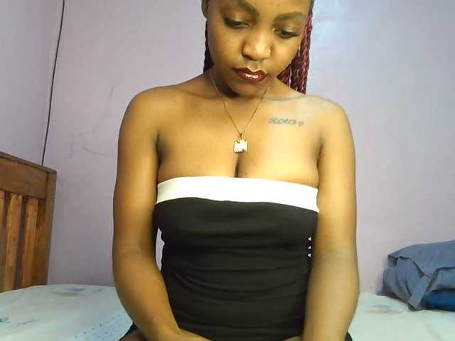 Sweetjoly live cam on BongaCams