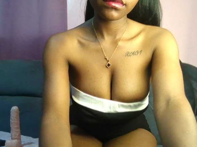 Sweetjoly live cam on BongaCams