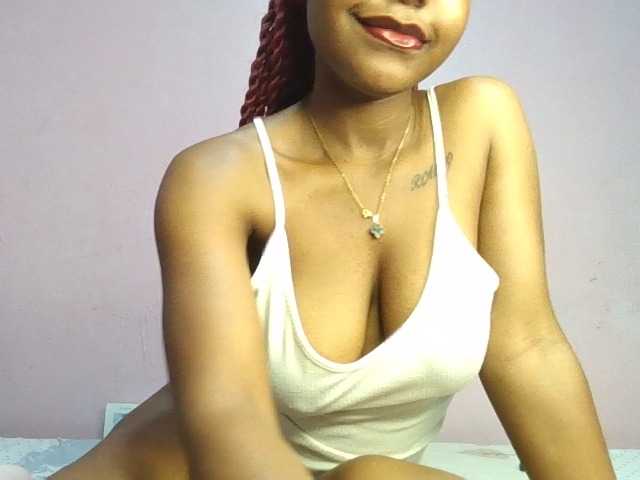 Sweetjoly live cam on BongaCams