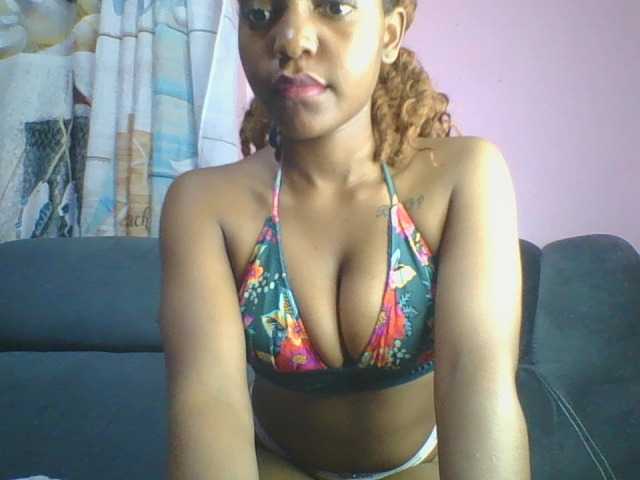 Sweetjoly live cam on BongaCams