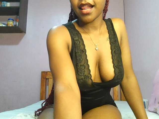 Sweetjoly live cam on BongaCams