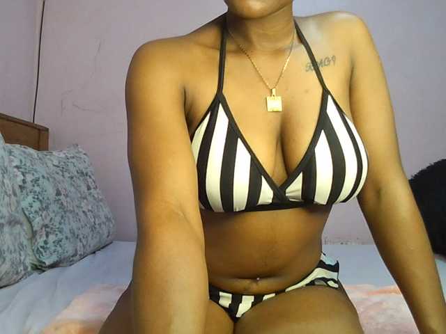 Sweetjoly live cam on BongaCams