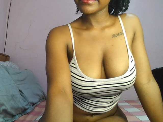Sweetjoly live cam on BongaCams