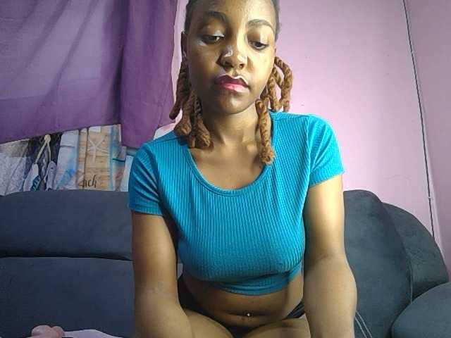 Sweetjoly live cam on BongaCams