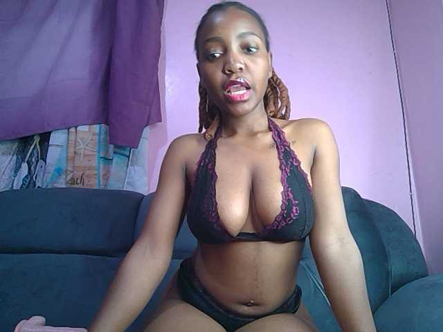Sweetjoly live cam on BongaCams