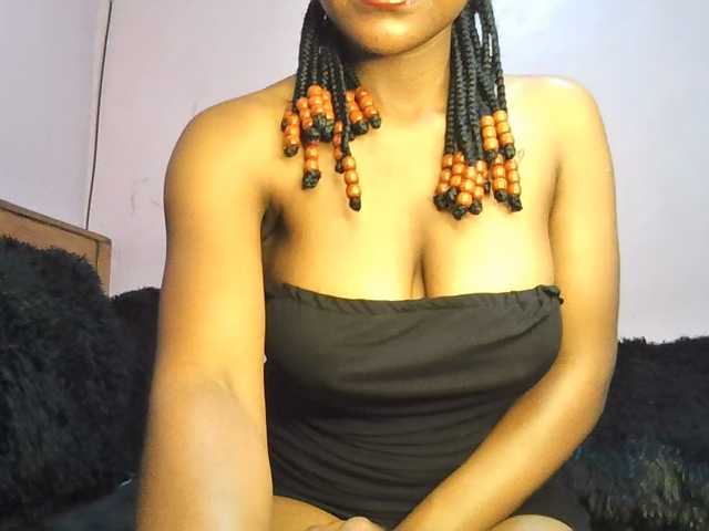Sweetjoly live cam on BongaCams