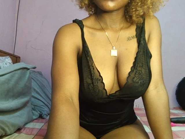 Sweetjoly live cam on BongaCams