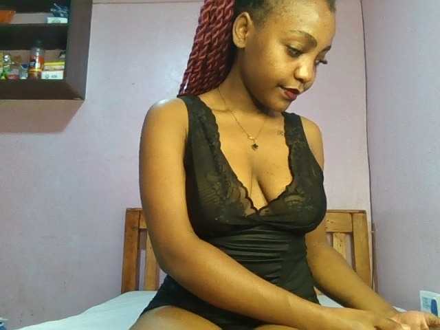Sweetjoly live cam on BongaCams