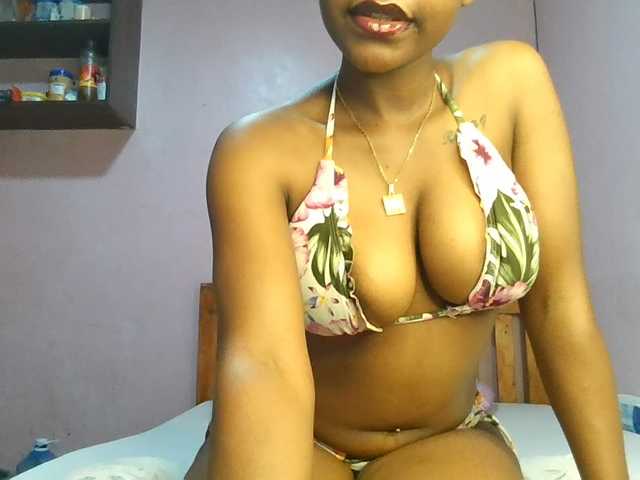 Sweetjoly live cam on BongaCams