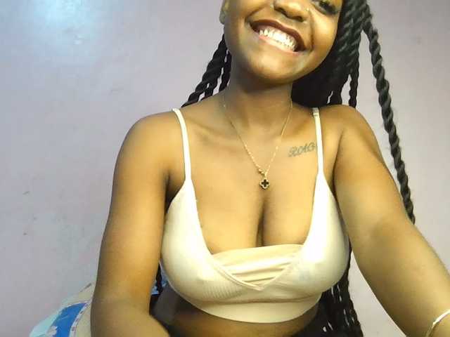 Sweetjoly live cam on BongaCams
