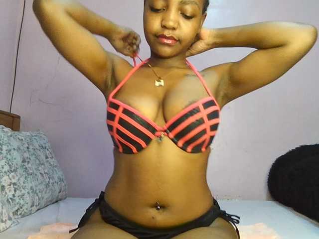 Sweetjoly live cam on BongaCams