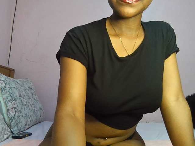 Sweetjoly live cam on BongaCams