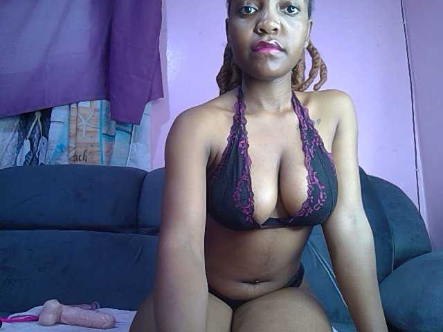 Sweetjoly live cam on BongaCams