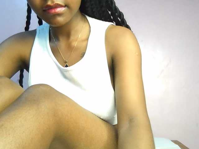 Sweetjoly live cam on BongaCams