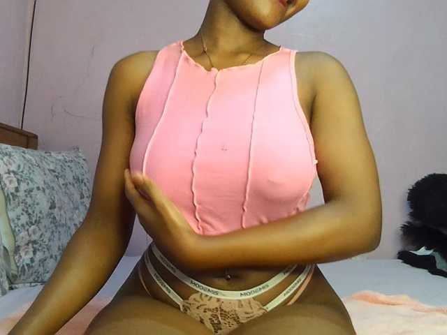Sweetjoly live cam on BongaCams
