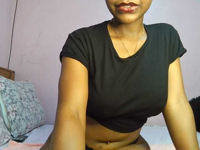 Sweetjoly live cam on BongaCams