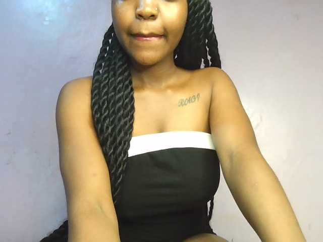 Sweetjoly live cam on BongaCams