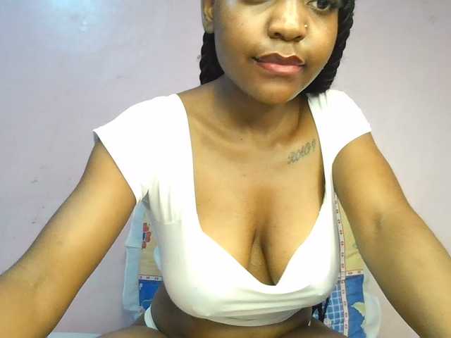 Sweetjoly live cam on BongaCams