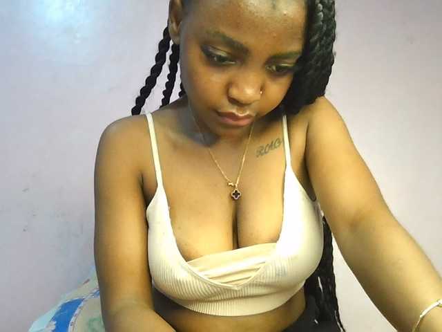 Sweetjoly live cam on BongaCams