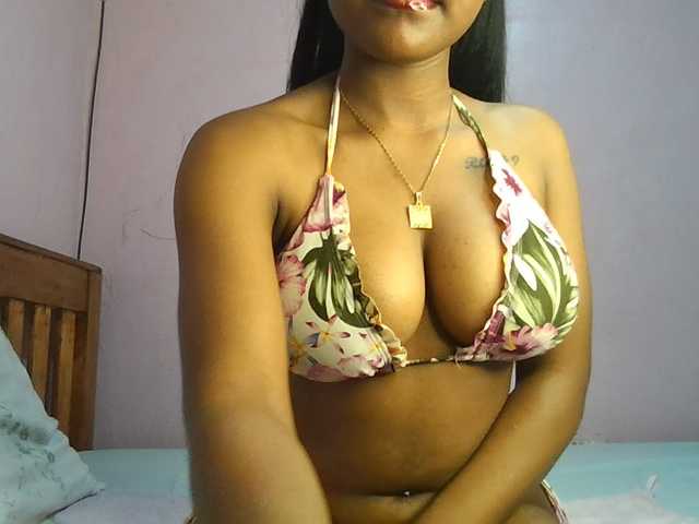 Sweetjoly live cam on BongaCams