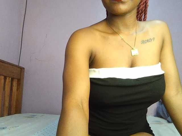Sweetjoly live cam on BongaCams