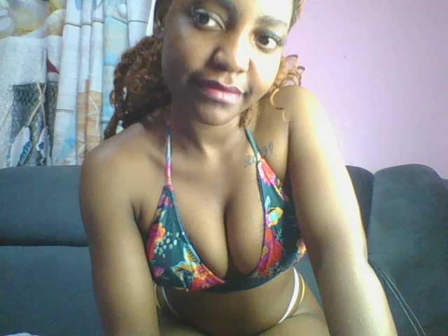 Sweetjoly live cam on BongaCams