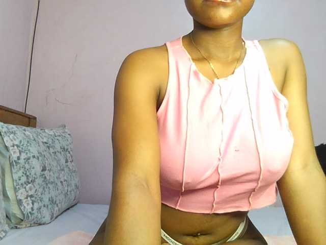 Sweetjoly live cam on BongaCams