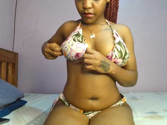 Sweetjoly live cam on BongaCams