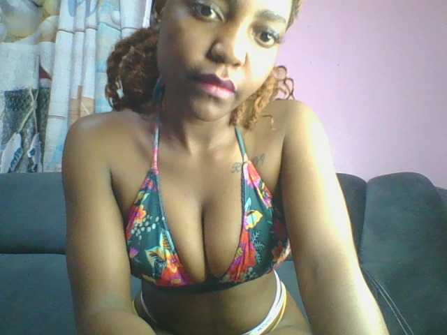 Sweetjoly live cam on BongaCams
