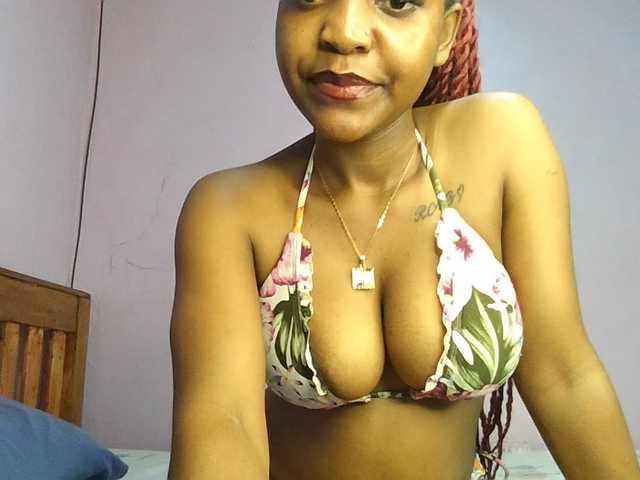 Sweetjoly live cam on BongaCams