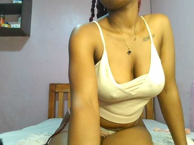Sweetjoly live cam on BongaCams